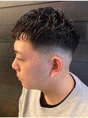 フェードカット バーバースタイル クロップカット 黒髪 20代