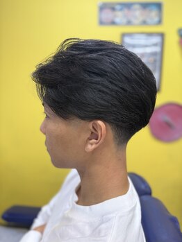 フリーダム 新百合ヶ丘店(FREEDOM)の写真/【当日OK】[カット+眉毛カット￥2700]流行りのフェードスタイルも得意◎定期的に通える×通いやすいを実現