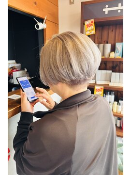 リドルヘアー 石井町店(Riddle HAIR) ホワイトシルバー　ブリーチ　イルミナカラー　ホワイトシルバー