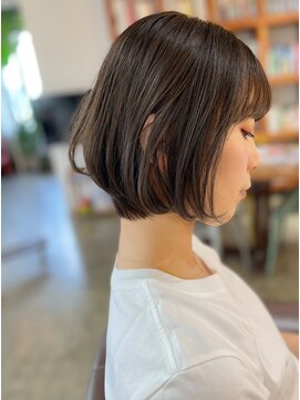 ビハインドザカーテン(BEHIND THE CURTAIN) アッシュ×シークレットハイライト【小顔/ワンレン/ボブルフ】