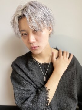 ルアナ(Luana) ホワイトショート　センターパート