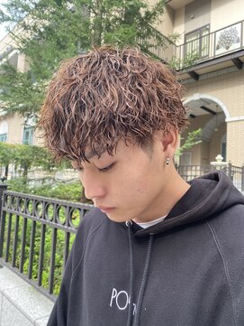 サロン ド ロイ(Salon de Roi) ツイストスパイラル波巻きパーマメンズツーブロックマッシュ六甲