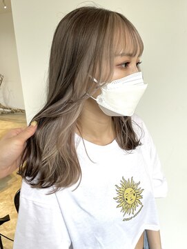 ヘアーアイストゥーレ(HAIR ICI TRE) 20代30代大人可愛いベージュインナーカラー 担当渡辺聖