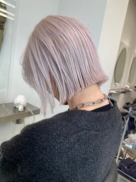 ステン(sten) ホワイトシルバー/切りっぱなしボブ/ハイトーンボブ/ブリーチ