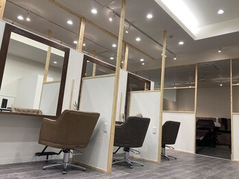 ルカリエ(LUCA:Rie)の写真/ヘアだけでなく、まつエクもできるトータルビューティーサロン！リラックス空間で髪も心も癒される◇