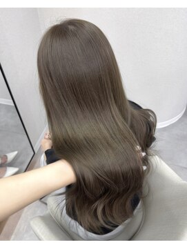 オリーブグレージュ