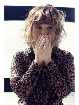 ソラ(sora) 髪に優しいサロン　ケアブリーチのハイトーンカラーボブ