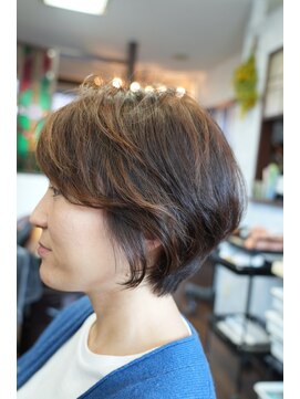 ショコラヘアーデザイン ハイライト×ショートヘア