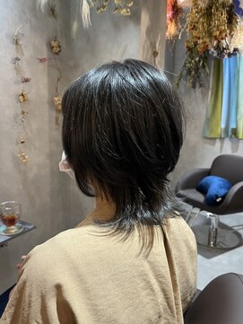 お花と犬と美容室 ブルーブラックウルフ