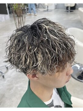 アレス バイ シカ 神戸三宮元町店(ALLES by Cica) 神戸／三ノ宮／元町メンズサロンハイライト波巻きツイスト