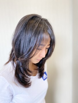 スウィート108(SUITE 108) 小顔効果のあるレイヤースタイル