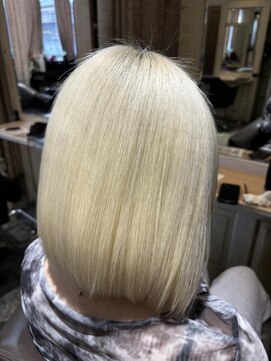 アイズニューヨークプレミアムトヤマ(I's New York PREMIUM TOYAMA) 金髪ボブ