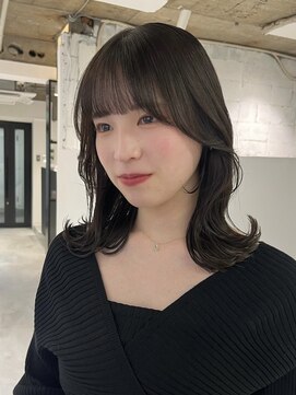 ヨーク(YOKE) ミディアムレイヤーくびれヘアヘーゼルベージュオリーブグレー