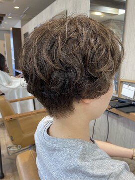 ヴィサージュクルー(VISAGE crew) マニッシュな雰囲気なショートパーマデザイン!