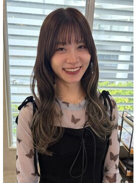 アルウ(Aru) ロングヘア×グレージュ