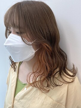 モモ(momo) 韓国風インナーカラー/イヤリングカラー×オレンジベージュ渋谷