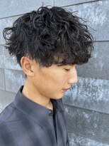 ヒュイル バイ ニアウ(Hwyl by Niau) メンズマッシュパーマ波巻スパイラルパーマニュアンスパーマ眉毛