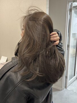 オリーブグレージュ×レイヤーカット