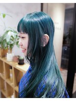 ヤイカ(YAYKA)&nbsp;深みグリーンのオン眉ロング