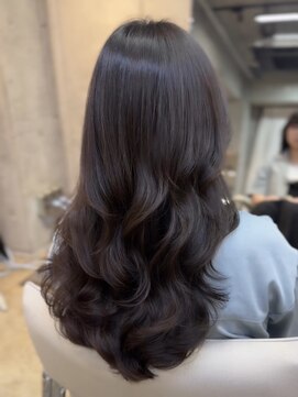 エインアンリー 明治神宮前(AIN.ANLY.) ☆ミディアムレイヤーカットダークアッシュ大人ガーリー韓国ヘア