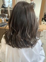 リアン(Lien)&nbsp;くすみ感のある透明感グレージュにハイライト/赤味なしカラー