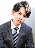 スーツ短髪ツーブロック束感モテる黒髪パーマ流行新郎髪型結婚式