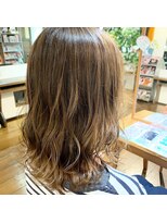 ピースリーヘア バイ カーサ(peathree.hair by CASA)&nbsp;カーキアッシュ×ハイライト