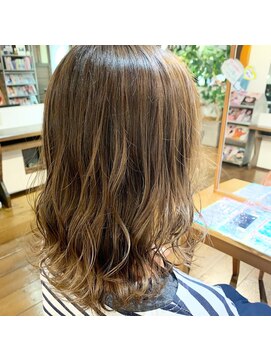 ピースリーヘア バイ カーサ(peathree.hair by CASA) カーキアッシュ×ハイライト