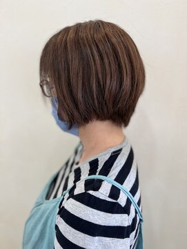 エッセンス(essence) 【essence】白髪ぼかしハイライト×くびれショート