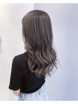 ナイン(nine) ハイライトでモテ可愛いスタイルに!