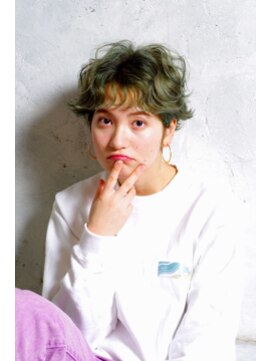 スピガ(SPIGA) グリーンカラー×無造作ヘア