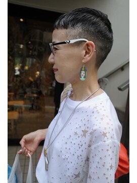 ビビト(bibito) bibito 大人の刈り上げショート　フェミニン　くせ毛カット