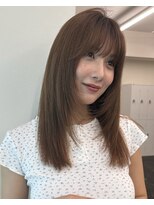 レイヤーヘア顔まわりレイヤーカットオリーブベージュ