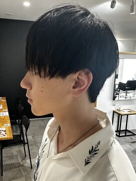 ヒュイル バイ ニアウ(Hwyl by Niau) メンズマッシュパーマニュアンスパーマスパイラルパーマ刈り上げ