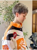奥行きショートハイトーンカラー透明感シルバーショートボブ10代