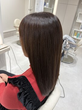 ナチュラル艶ブラウンの美髪ストレート