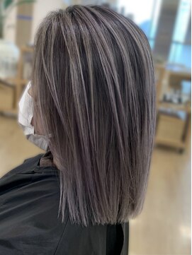 シャルムバイケンジ(Charm.by KENJE) デザインカラーバレイヤージュ細めハイライト白髪ぼかし東京銀座