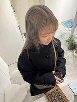 レヴリー(reverie)&nbsp;ダブルカラーブリーチミルクティーカラーレイヤーカット20代