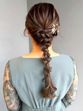 ナカオコアフュール(NAKAO COIFFURE) 結婚式 お呼ばれヘアセット 編み下ろしヘア ローポニー