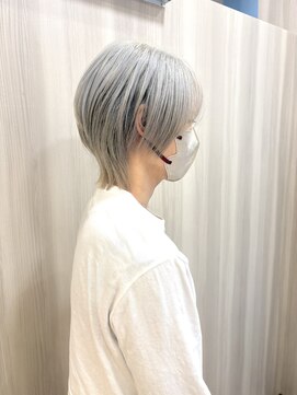美容室 アクイール グラッセ(Accueillir grace) メンズホワイトシルバー
