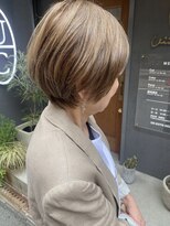 ウィーク 梅田(UiiC)&nbsp;40代50代/大人可愛いショート/丸みショート/uiic umeda白井舞美
