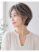 ウィールール 札幌店(WE RULE)&nbsp;40代50代60代 前下がりショート 白髪ぼかし 小顔ヘア