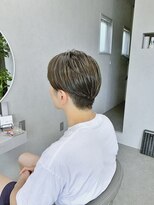 クロア(CHROA)&nbsp;【メンズ刈り上げセンターパート×ハイライトカラー】