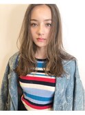 オリーブベージュ