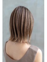 メゾンバイハバナ(maison by HAVANA)&nbsp;大人かわいいフェザーバングカーキグレージュミディアムウルフ