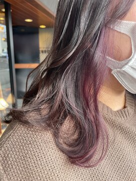 キュオンシア(CUEON. ciea) ピンクグレージュ×イヤリングカラー×カシス