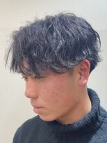 レボルトヘアー(R EVOLUT hair) センターパート/波巻きパーマ