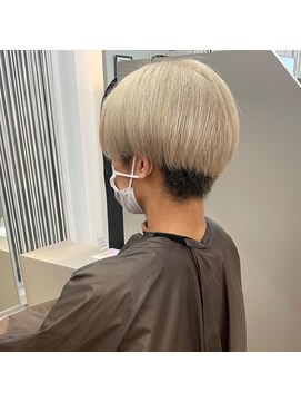 ジエクト カナウ(The Ect canow) ハイトーン　ツーブロックマッシュ　ブロンドヘアー