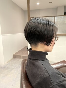 西本整髪 刈り上げ前下がりショート