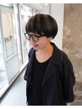 ヒメル(HML U/2A) デザインハイライトカラー/マッシュショートスタイル